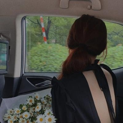 一线女星恋情细节流出，评论区沦陷，长达一周引热议